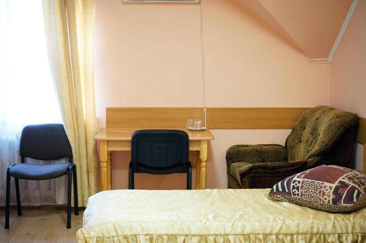 Comfort Hotel Chervonograd Bagian luar foto