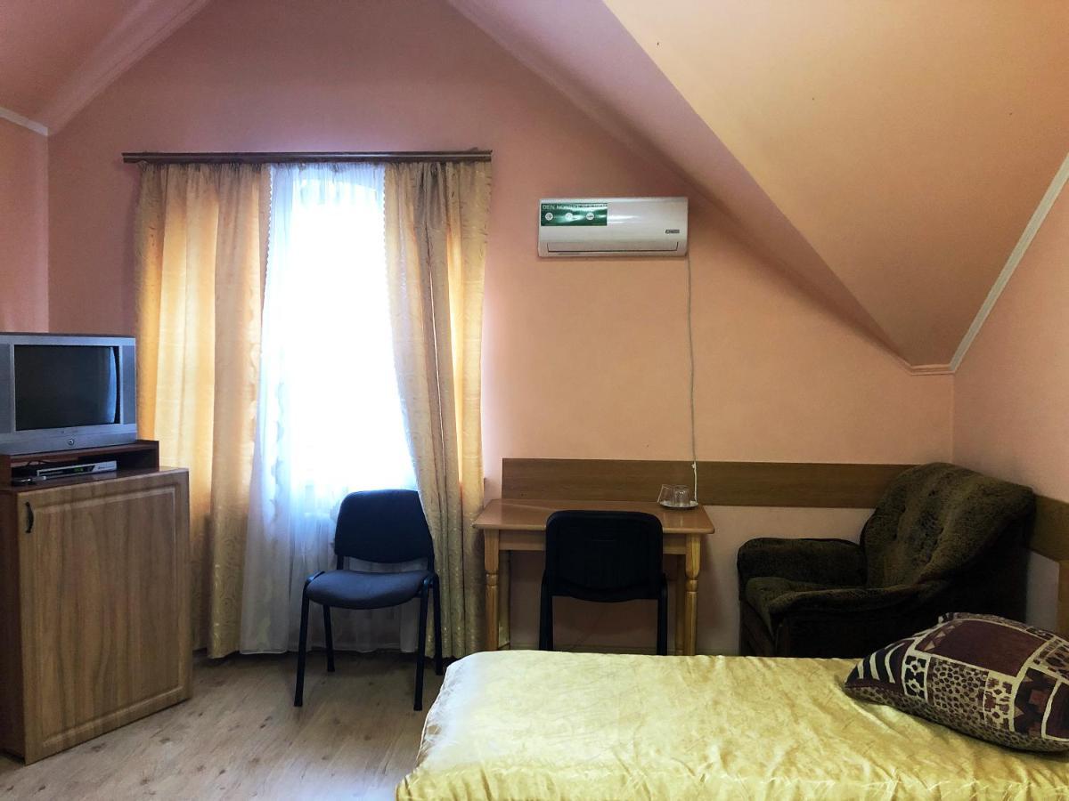 Comfort Hotel Chervonograd Bagian luar foto