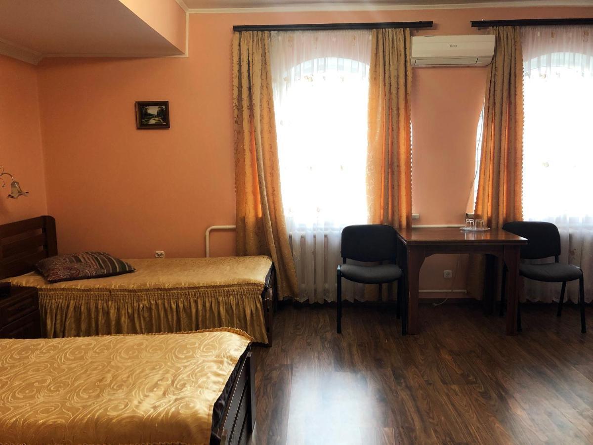Comfort Hotel Chervonograd Bagian luar foto